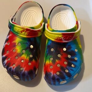 CROCS Adult Rainbow Tie-Dye Clogs